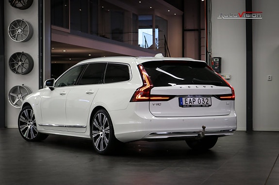 Volvo V90 2 of 5
