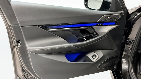 BMW 530e 11 of 11