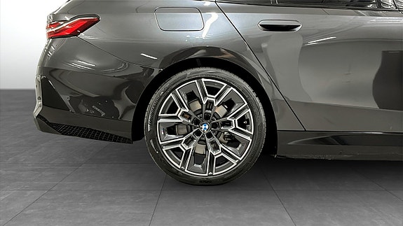 BMW 530e 9 of 11