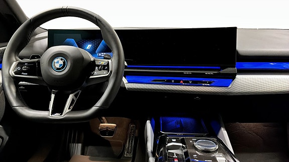 BMW 530e 4 of 5