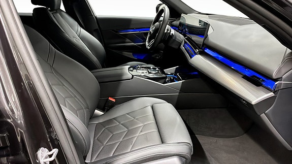 BMW 530e 3 of 5