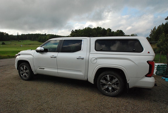 Toyota Tundra 2 of 5