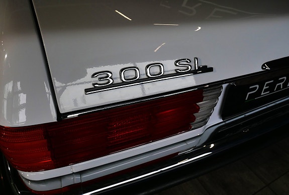 Mercedes-Benz 300 SL 16 of 19