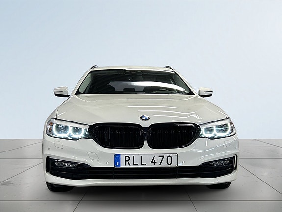 BMW 520d 2 of 5