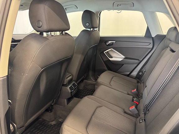 Audi Q3 8 of 12