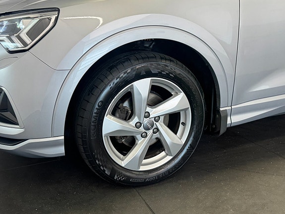 Audi Q3 6 of 12