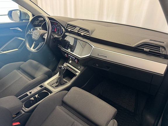 Audi Q3 11 of 12