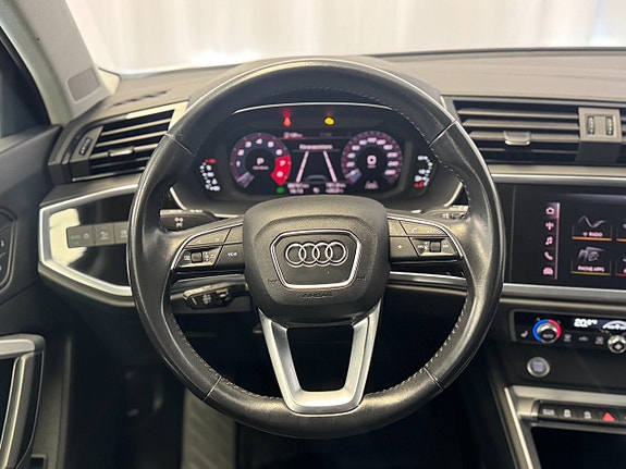 Audi Q3 10 of 12