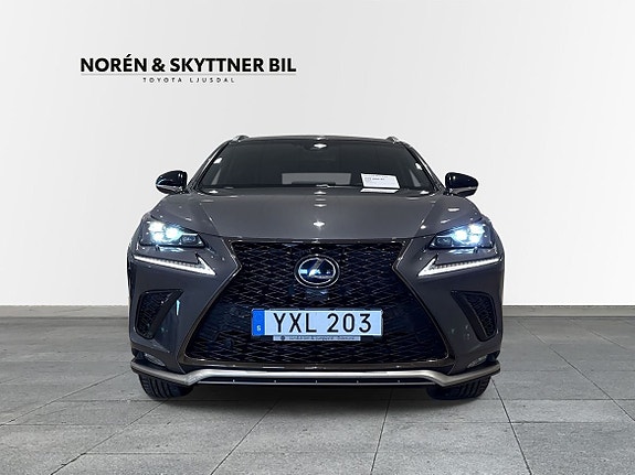 Lexus NX300h 5 of 5
