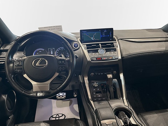 Lexus NX300h 8 of 10