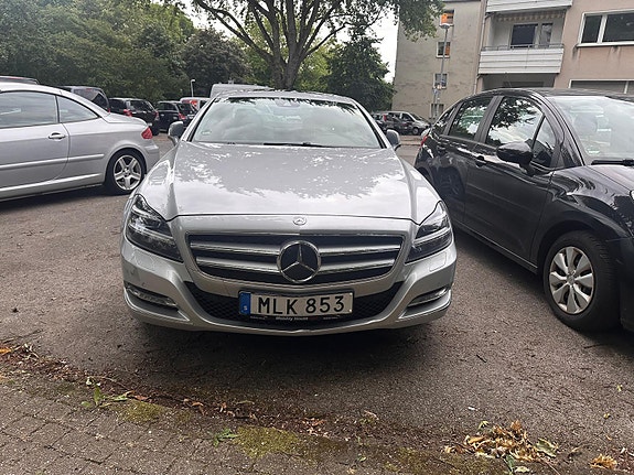Mercedes-Benz CLS350 2 of 17