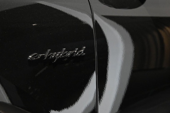 Porsche Cayenne 12 of 24
