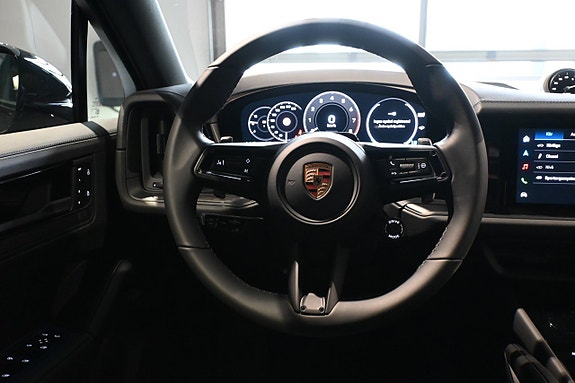 Porsche Cayenne 18 of 24