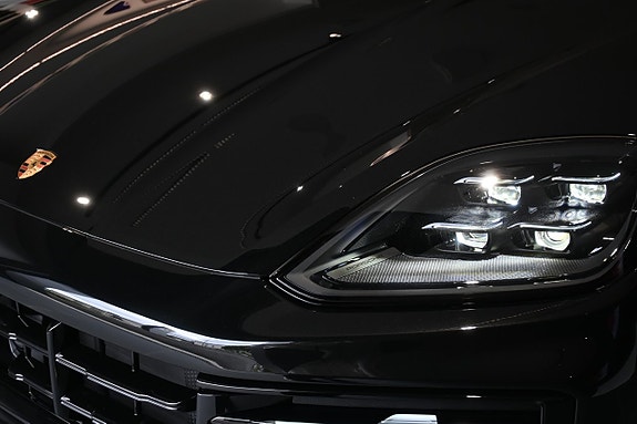 Porsche Cayenne 3 of 5