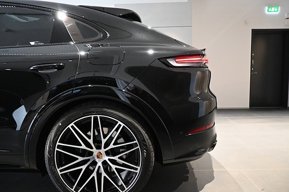 Porsche Cayenne 5 of 5