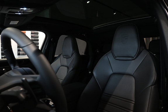 Porsche Cayenne 16 of 24