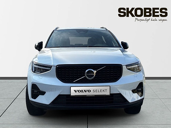 Volvo XC40 4 of 5
