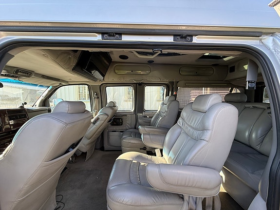 Chevrolet Express G1500 4 of 5