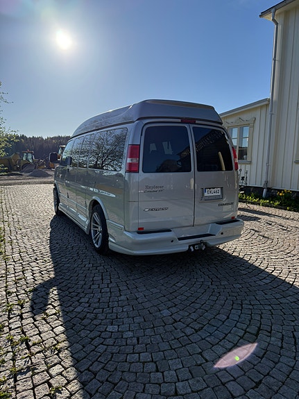 Chevrolet Express G1500 3 of 5