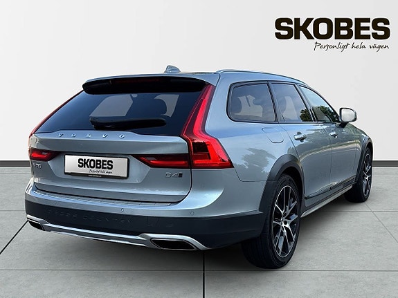 Volvo V90 Cross Country 7 of 23