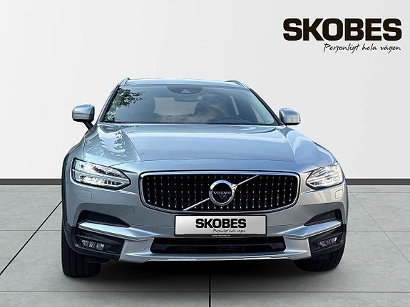Volvo V90 Cross Country 2 of 23