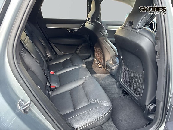 Volvo V90 Cross Country 10 of 23