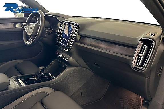 Volvo XC40 8 of 16