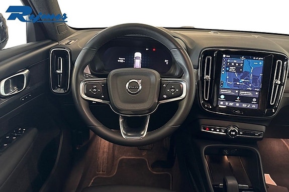 Volvo XC40 6 of 16