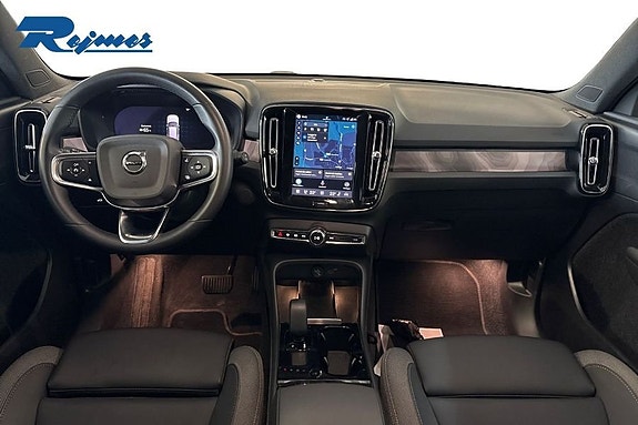 Volvo XC40 7 of 16