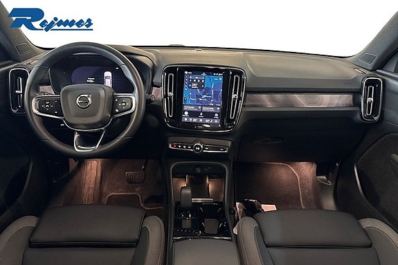 Volvo XC40 7 of 16