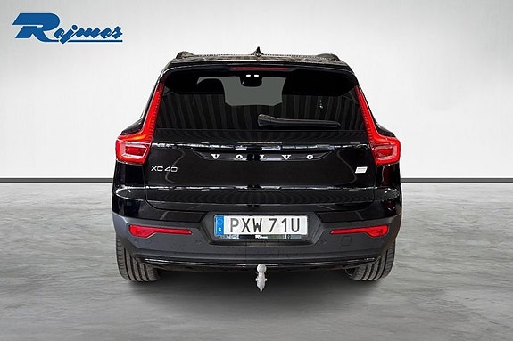Volvo XC40 13 of 16