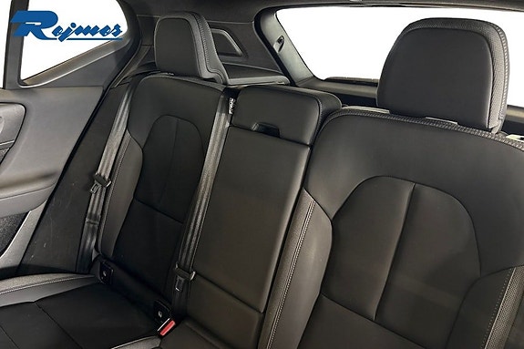 Volvo XC40 9 of 16
