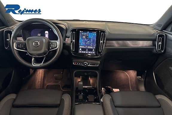 Volvo XC40 7 of 16
