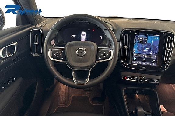 Volvo XC40 6 of 16