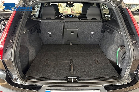 Volvo XC40 11 of 16