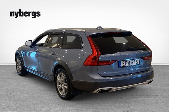 Volvo V90 Cross Country 3 of 5