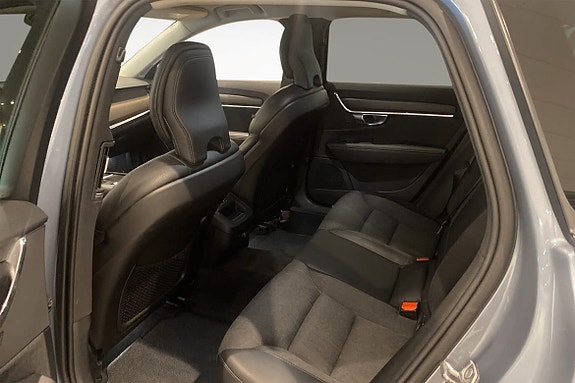 Volvo V90 Cross Country 7 of 13