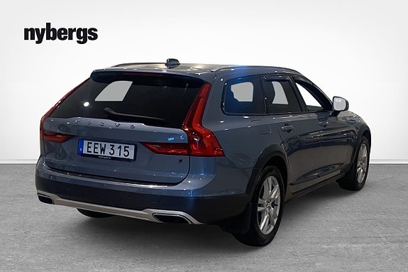 Volvo V90 Cross Country 4 of 5