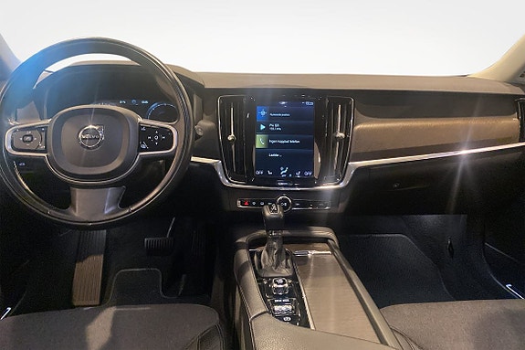 Volvo V90 Cross Country 8 of 13