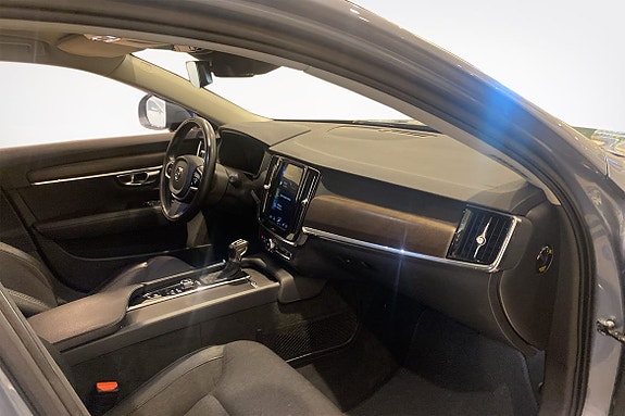 Volvo V90 Cross Country 9 of 13