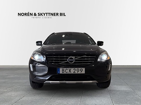 Volvo XC60 2 of 10