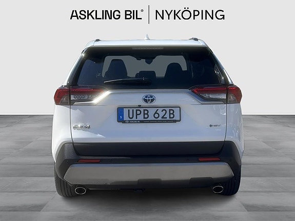 Toyota RAV4 4 of 5