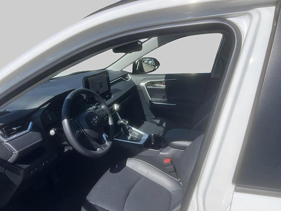 Toyota RAV4 6 of 11