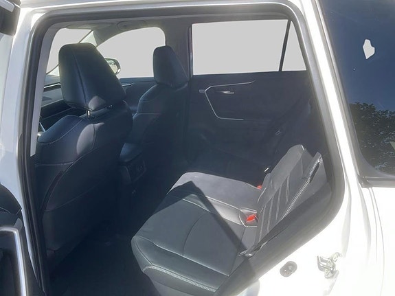 Toyota RAV4 7 of 11