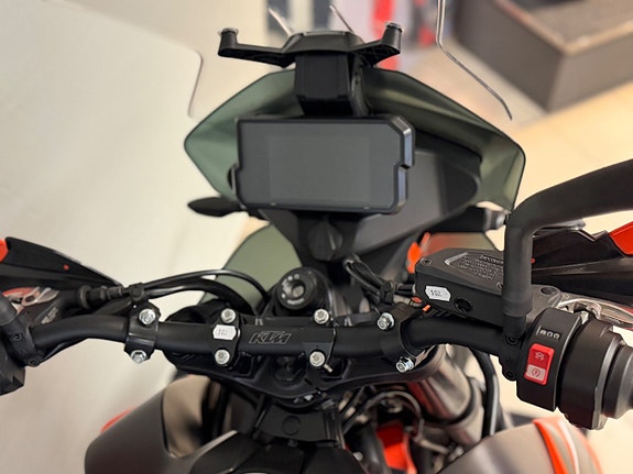 KTM 890 Adventure 8 of 9