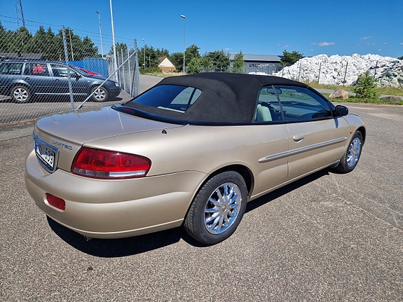 Chrysler Sebring 8 of 14