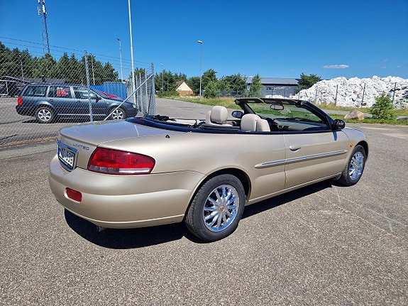 Chrysler Sebring 3 of 14