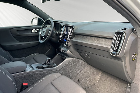 Volvo EX40 10 of 13