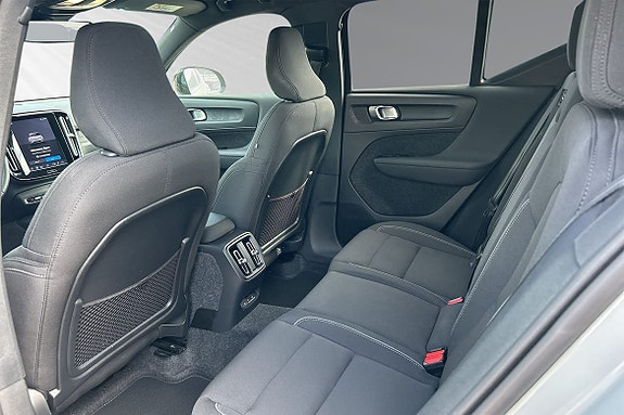 Volvo EX40 8 of 13
