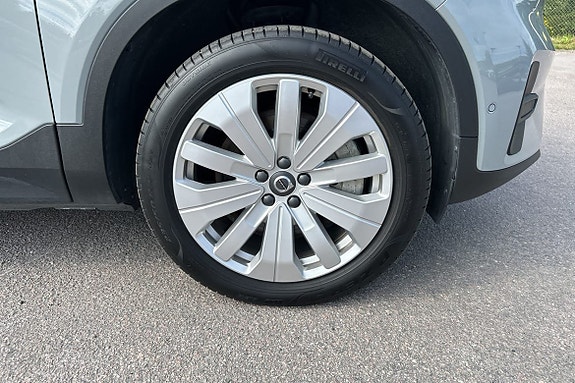 Volvo EX40 12 of 13